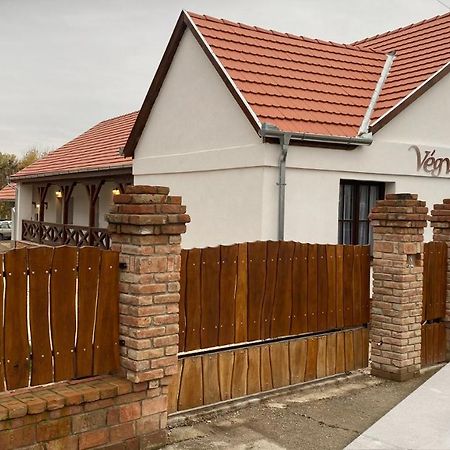 Végvári Vendégház Magyarbóly Kültér fotó